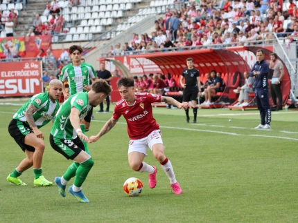 El Real Murcia se acerca al descenso tras perder contra el Betis Deportivo