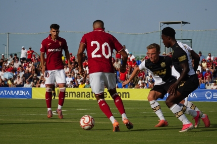 Un agresivo Port Vale se impone al Real Murcia