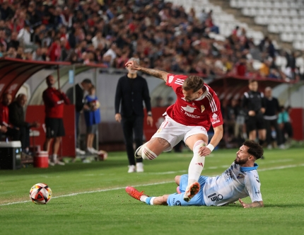 El Málaga golea a un Real Murcia infame en defensa