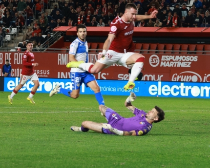 Un Sabadell con mucho oficio cortó la racha del Real Murcia