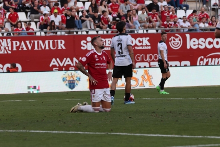 El Real Murcia se borra del playoff al ser incapaz de ganar al Mérida